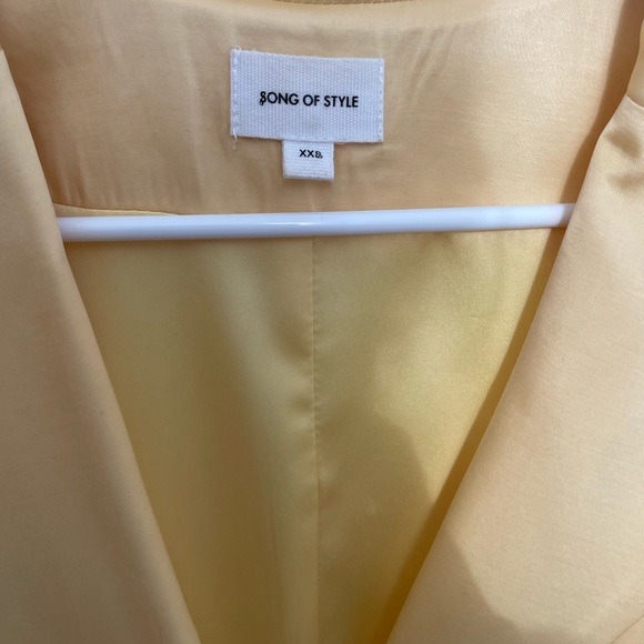 Yellow silky satin blazer song of style - Picture 2 of 3